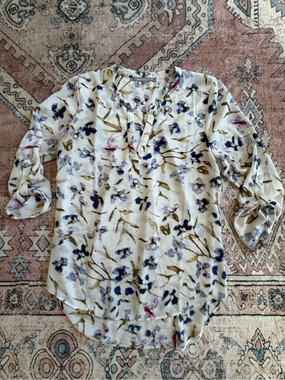 White Floral 3/4 Sleeve V-Neck Blouse